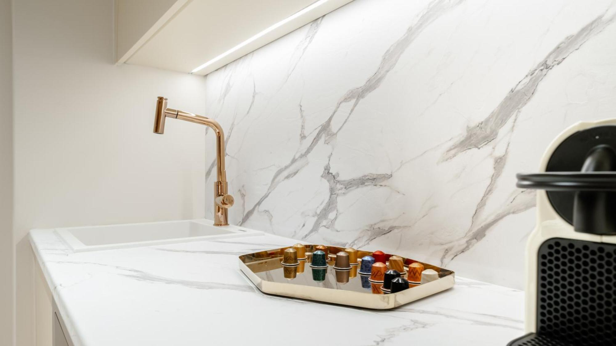 Dion Luxury Suites Atenas Exterior foto